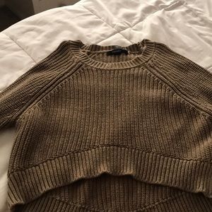 Green sweater cropped